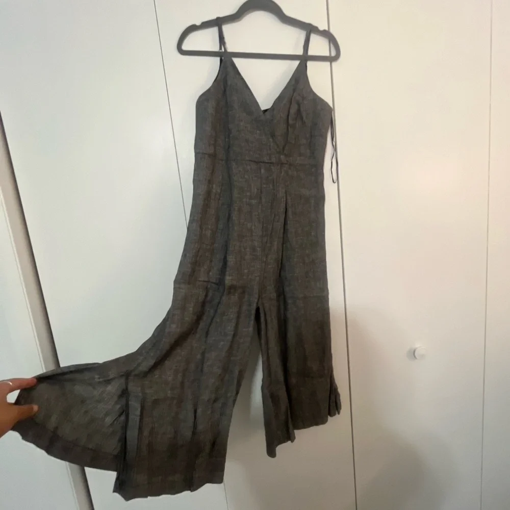 Tahari | Pants & Jumpsuits | Tahari Flowy Jumpsuit | size 6 - Picture 1 of 3